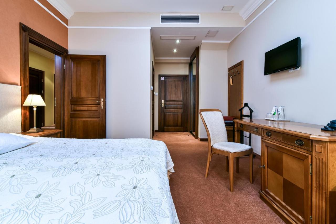 Hotel Spa Wieniawa 레코보 외부 사진